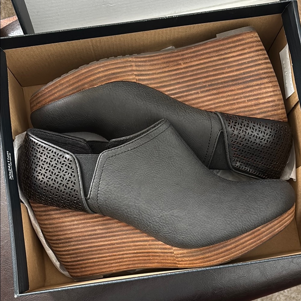 Dr. Scholl's Black Ankle Boots with Textured Heel